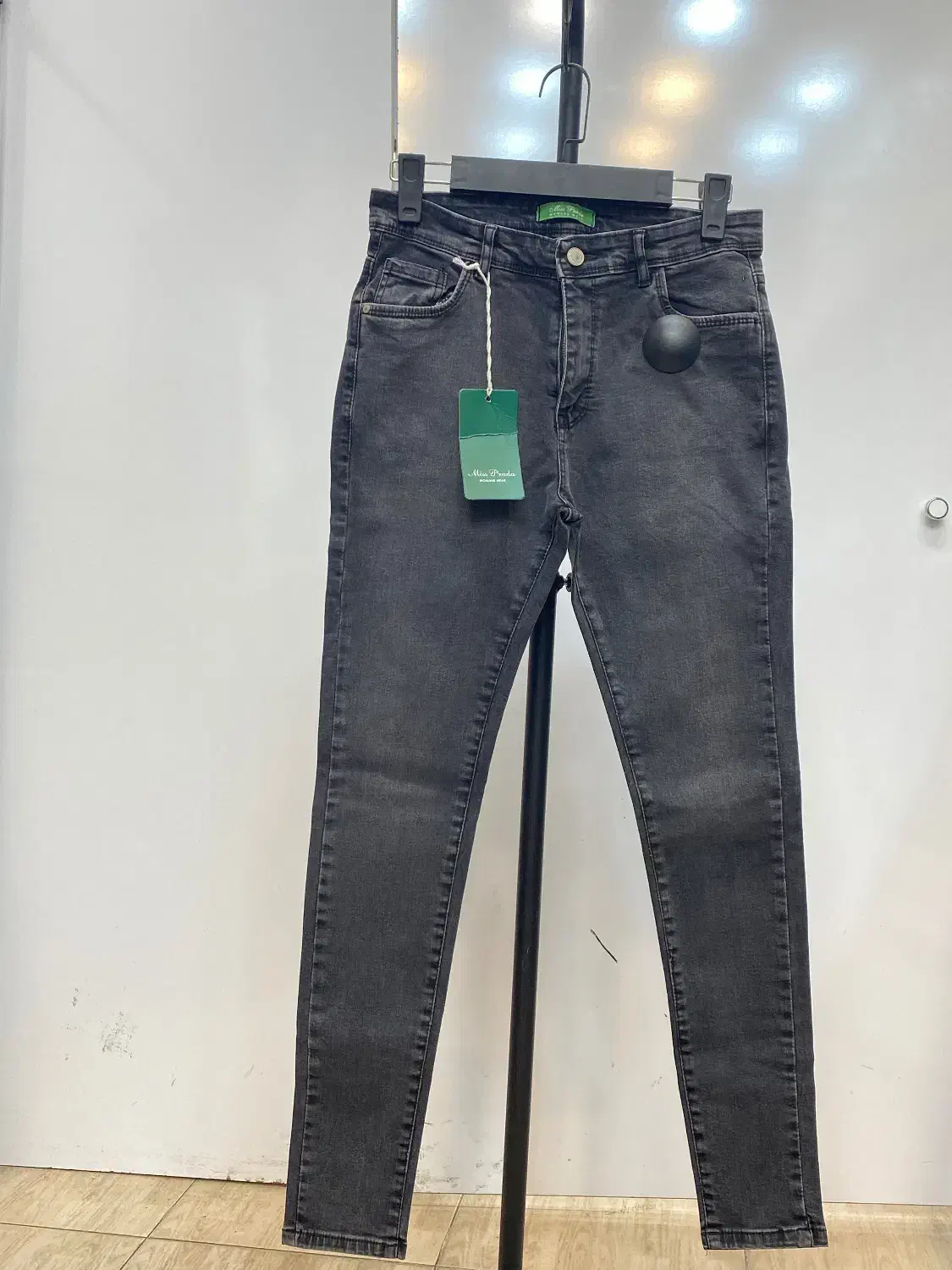 حراج شلوار لوله به دلیل جمع کردن مغازه|لباس|رشت, نیکمرام|دیوار