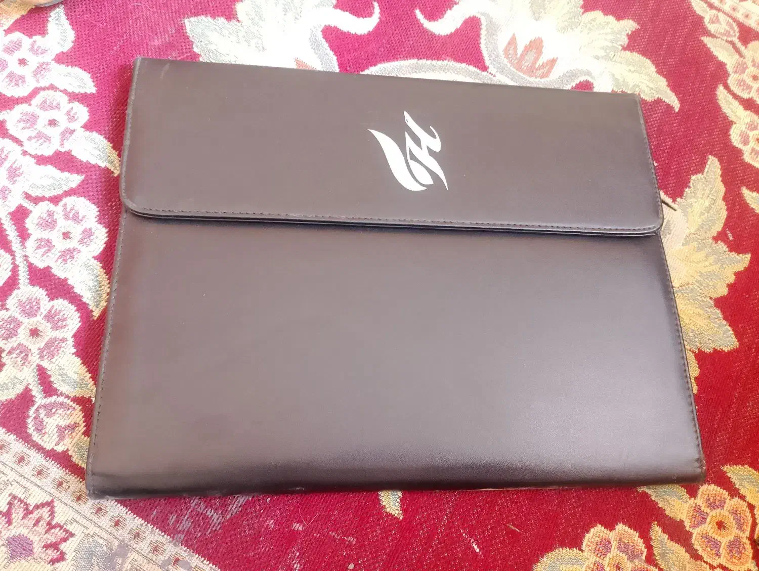 کیف کلاسوری|کیف، کفش، کمربند|پرند, فاز ۵|دیوار