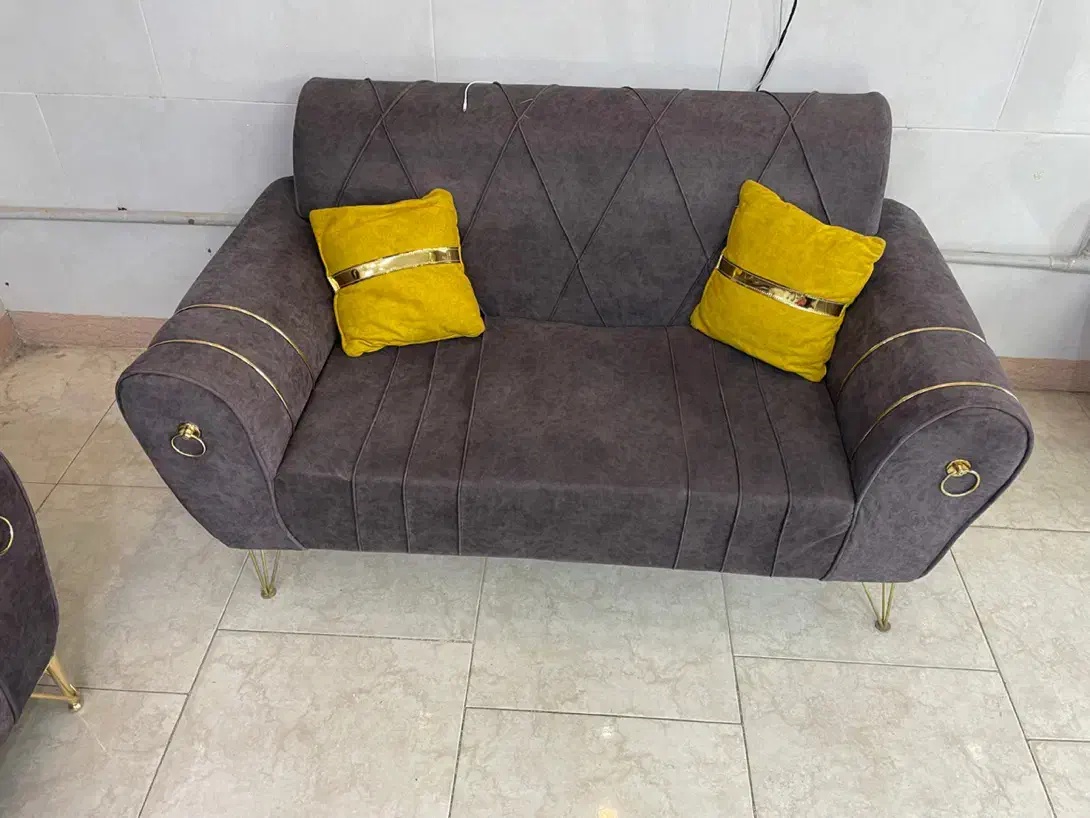 مبل و ایینه و صندلی پدالی و ترولی  و سرشور|آرایشگاه و سالن‌های زیبایی|گرمدره, |دیوار