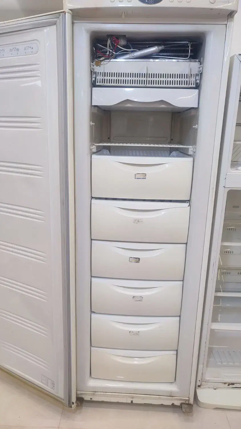 تمام فریزر.|یخچال و فریزر|قرق, |دیوار