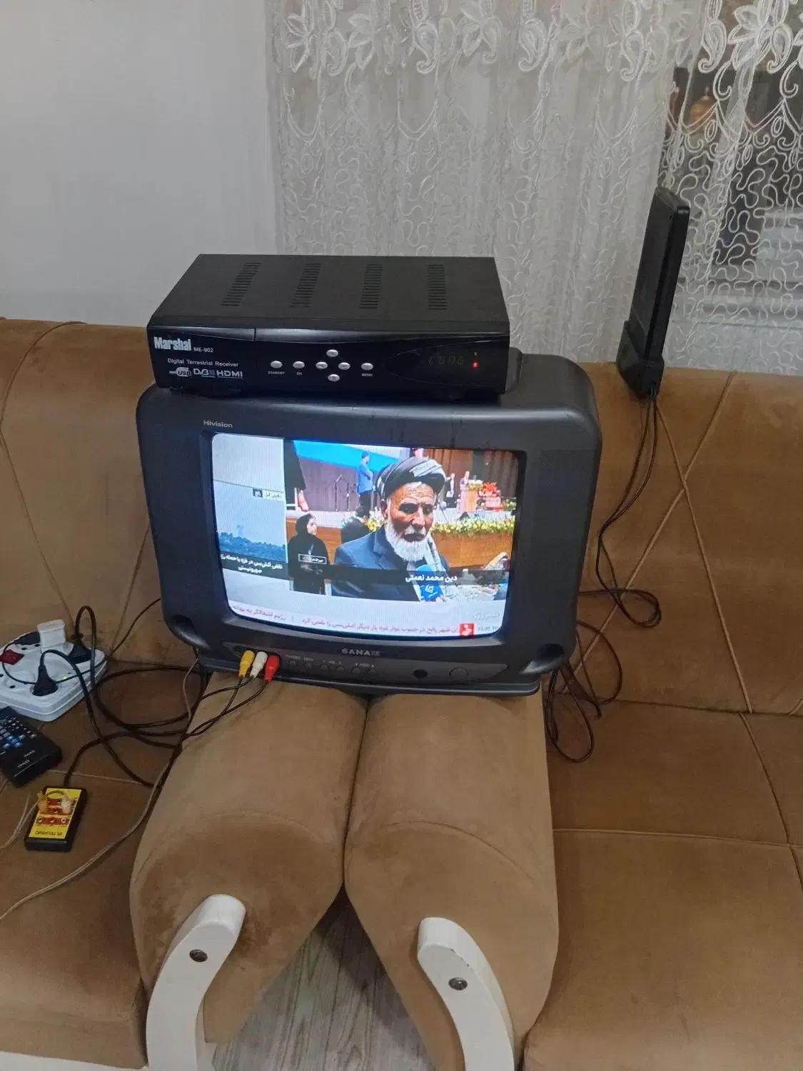 تلوزیون رنگی ۱۴انج ودستگاه دیجتال|تلویزیون و پروژکتور|رشت, پیرکلاچای|دیوار
