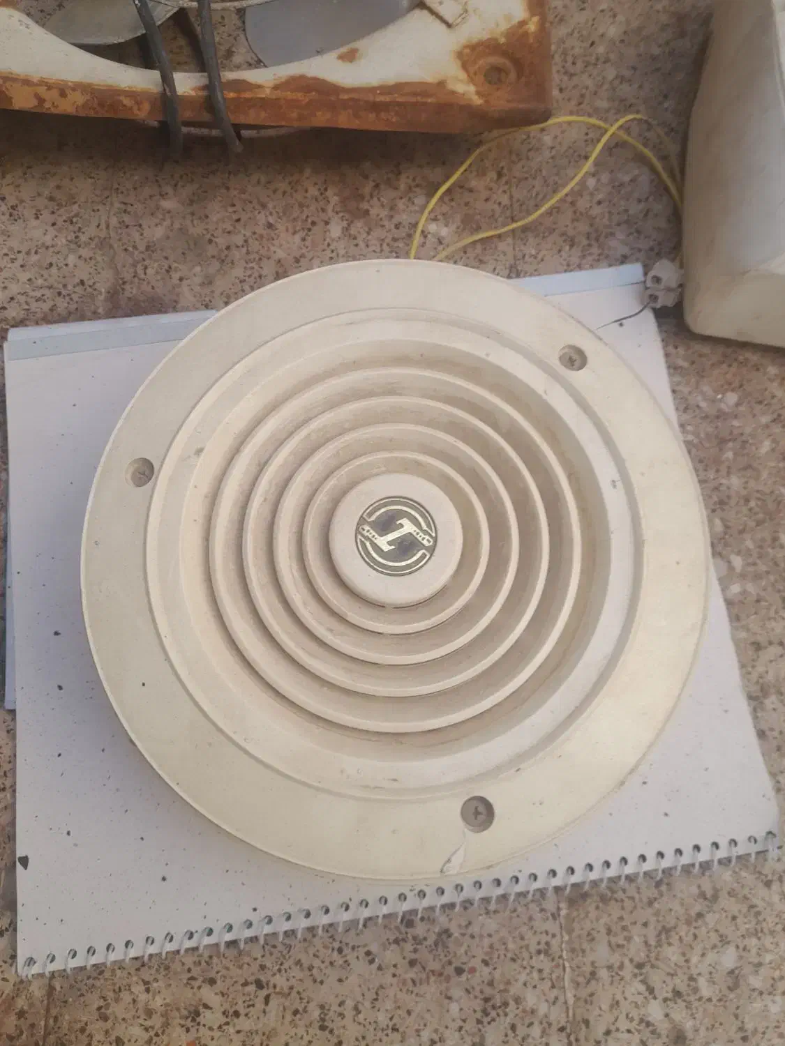 باند تکی|صوتی و تصویری|قم, هفت تیر|دیوار