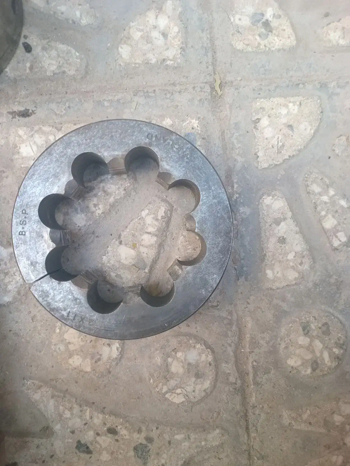 قلاویزوحدیده وکولت|ابزارآلات|اصفهان, شهرک قدس|دیوار