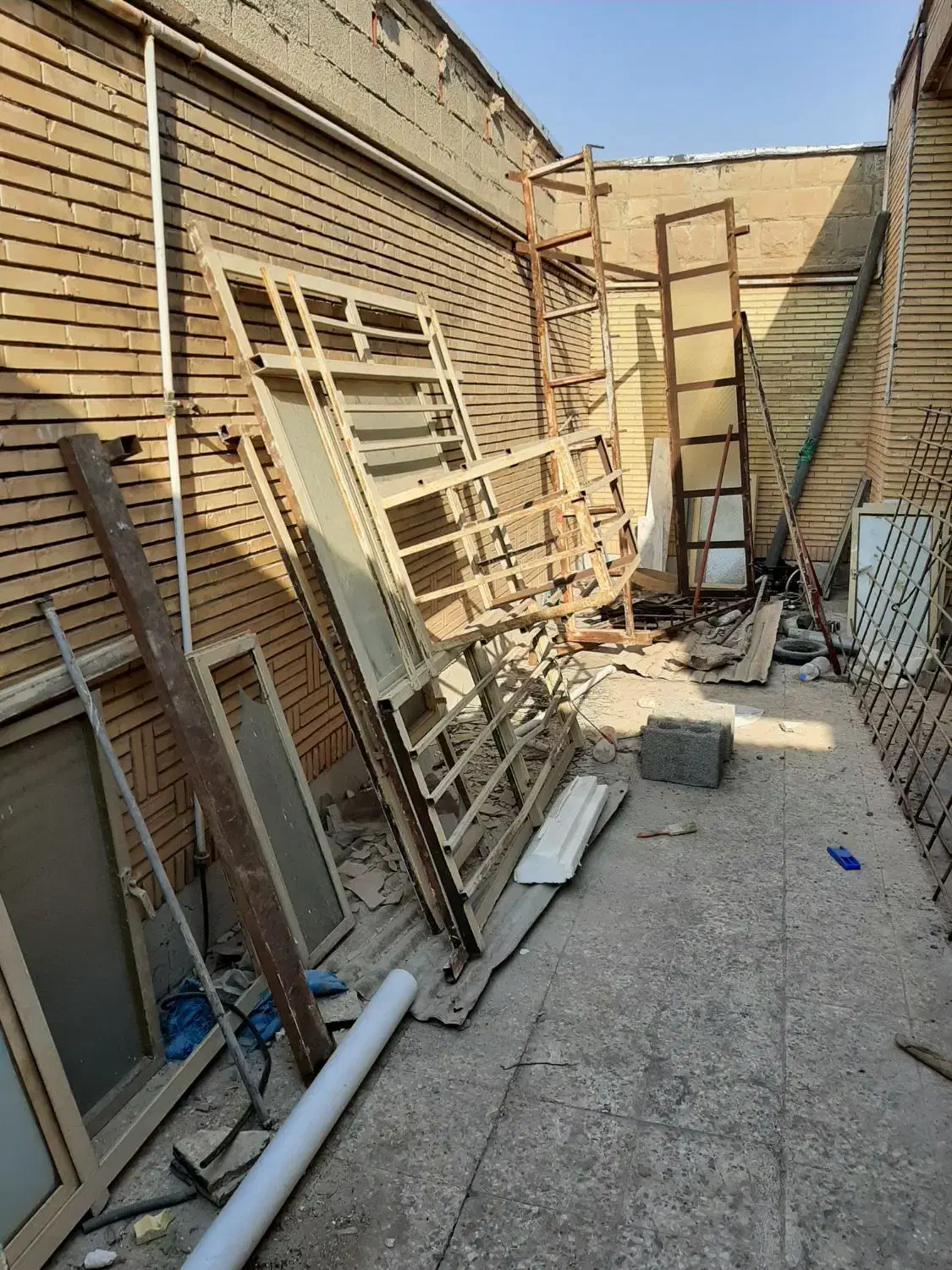 فروش انواع درب پنجره .کابینت .فرم در زیرخاکی|مصالح و تجهیزات ساختمان|مسجد سلیمان, |دیوار