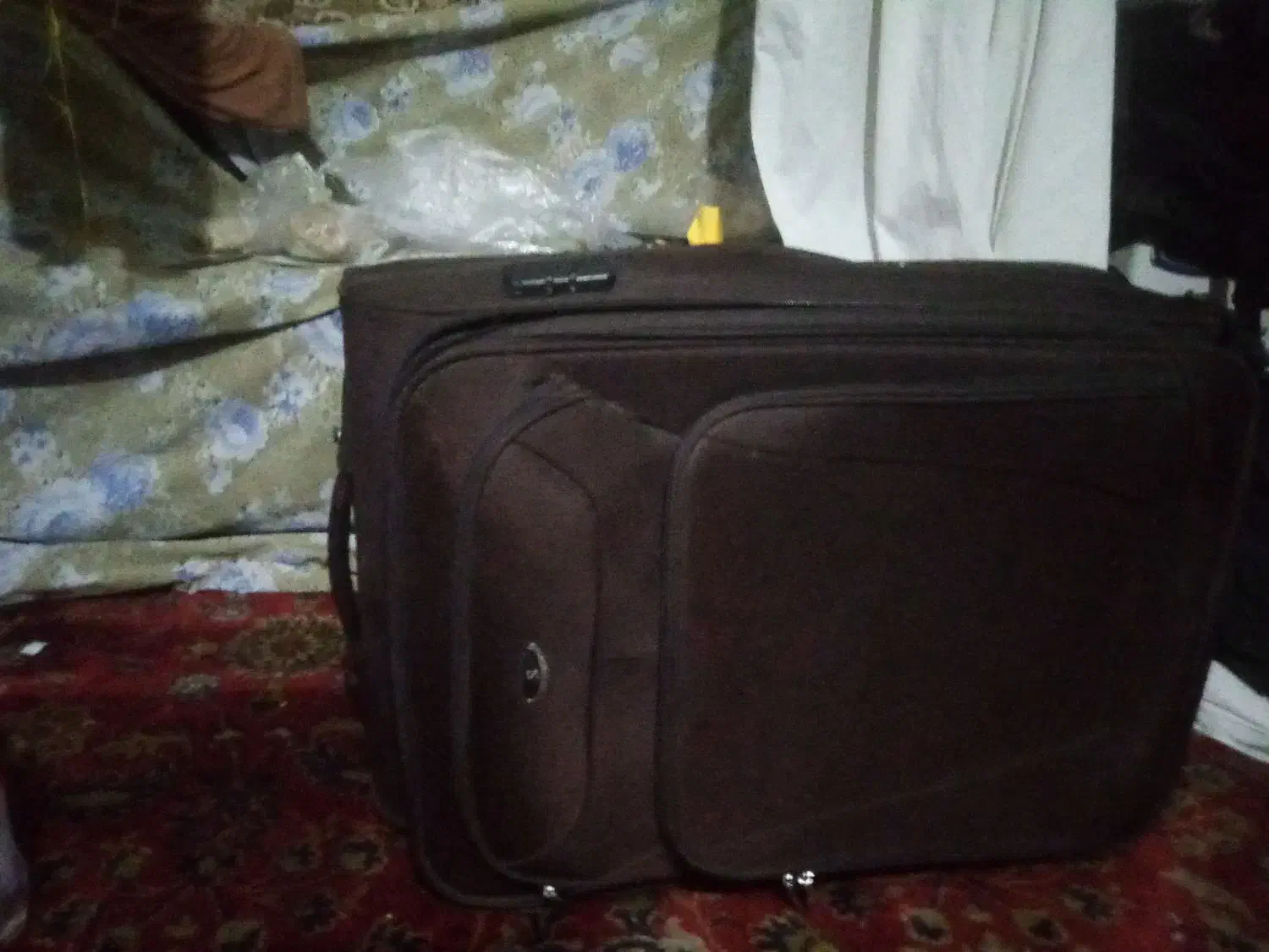 چمدان برزنت چرخ دارکره ای نو که دسته درداخل|کیف، کفش، کمربند|سمنان, |دیوار