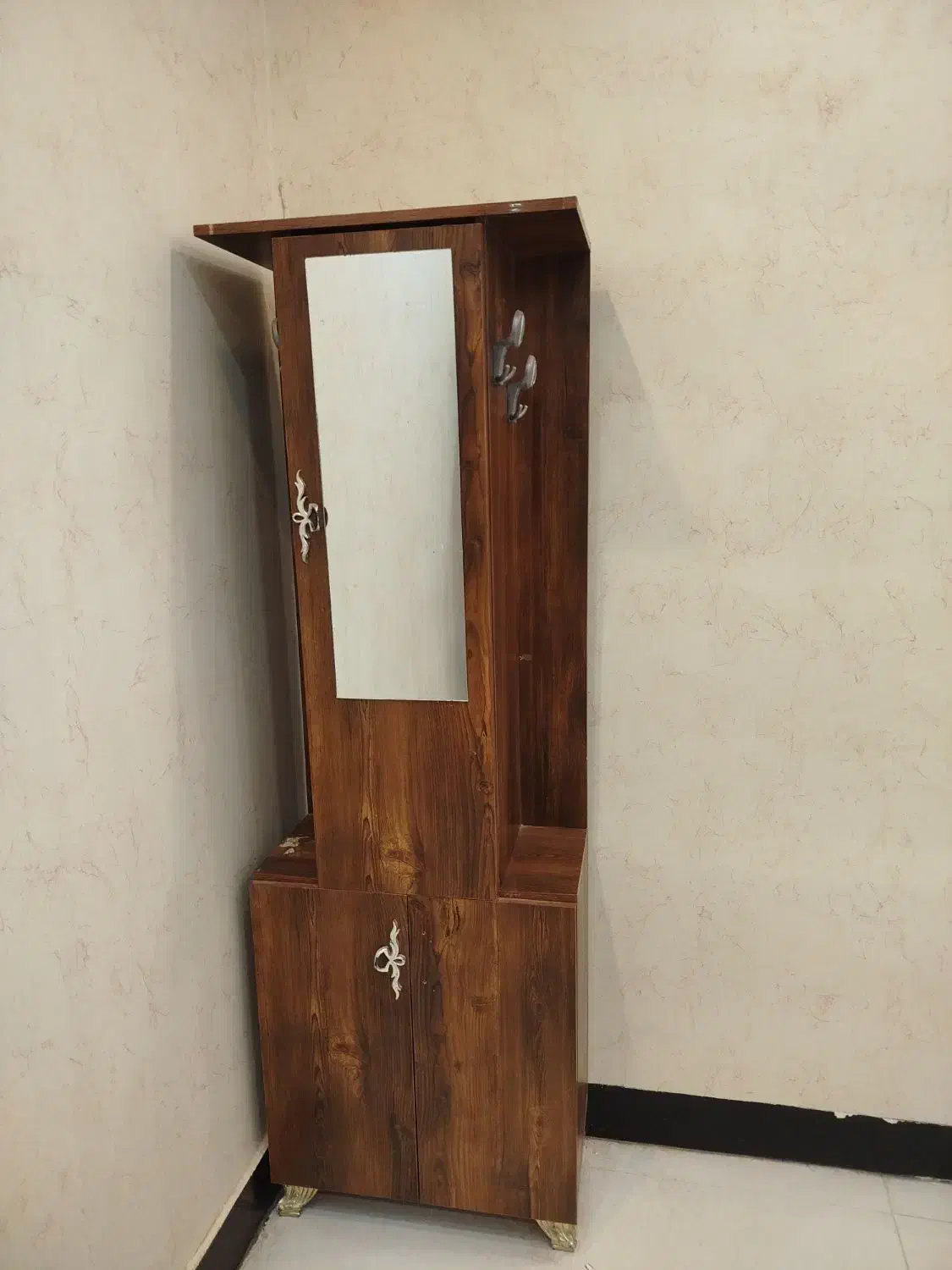 جاکفشی ایستاده سالم بدون هیچ خط وخشی|جاکفشی، کمد، دراور|خرمشهر, |دیوار