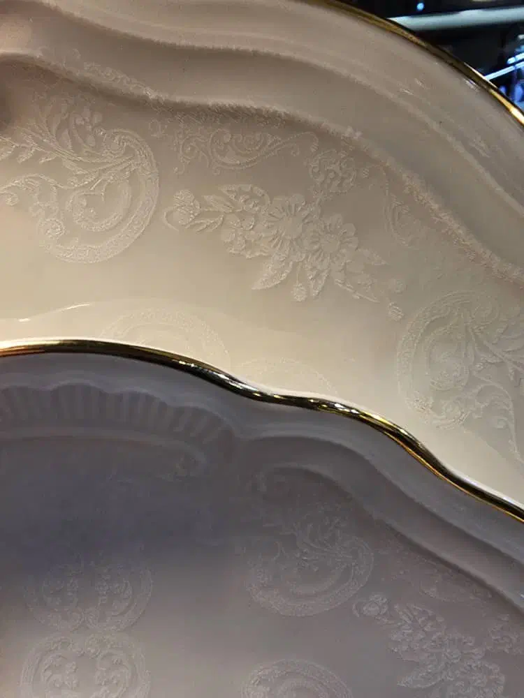 چینی طوس کرم رویال طرح دار|ظروف سرو و پذیرایی|تهران, شوش (باغ آذری)|دیوار