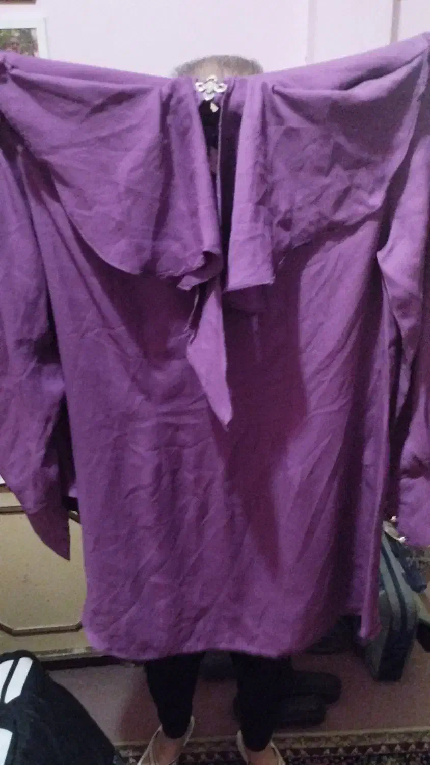 لباس زنانه|لباس|کرج, بنیاد|دیوار