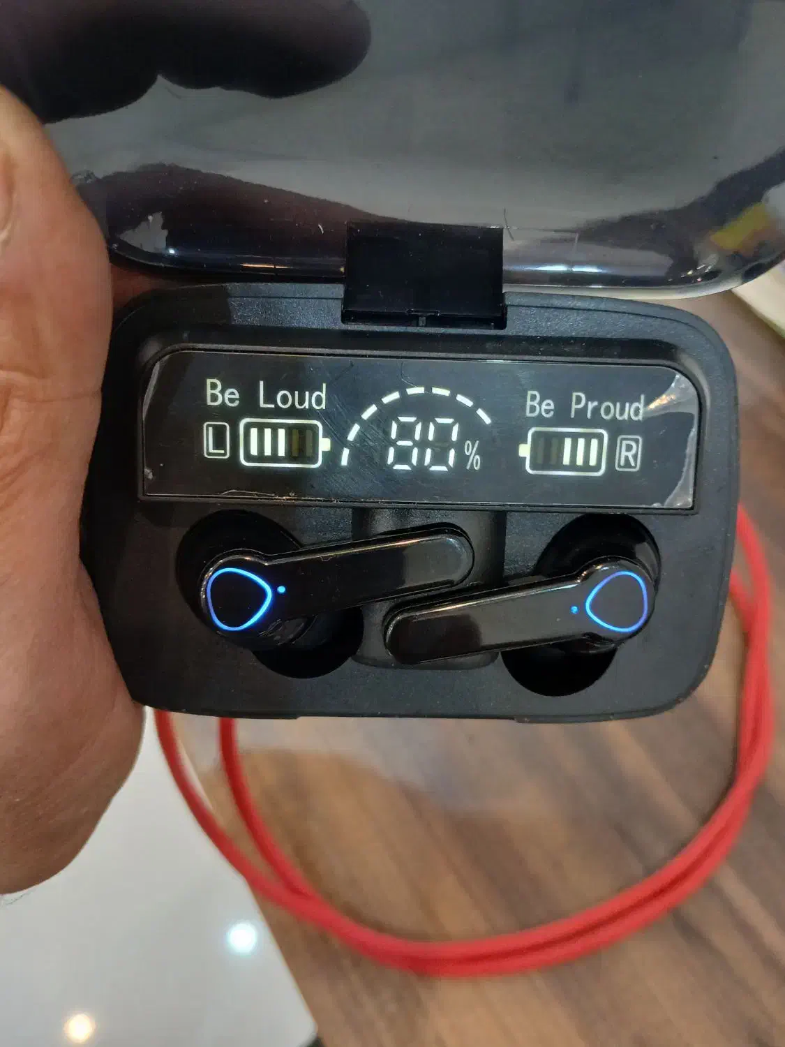 یک عدد ایرپاد و پاوربانک|لوازم جانبی موبایل و تبلت|نجف‌آباد, گلدشت|دیوار