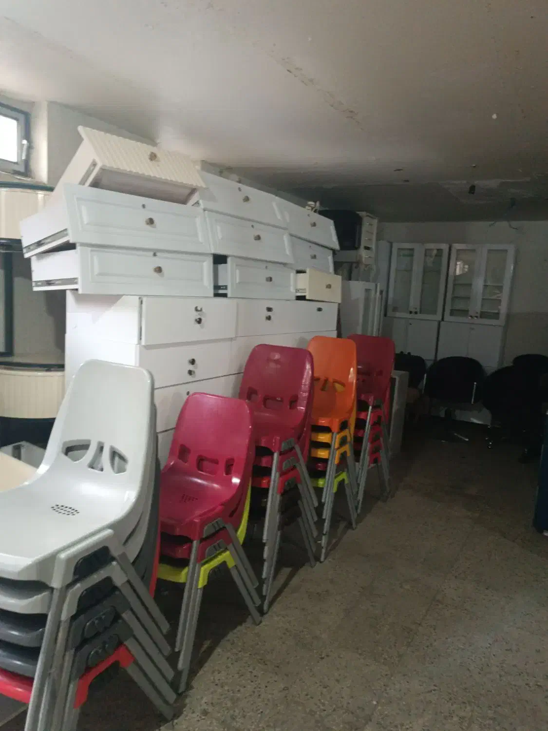 صندلی پلاستیکی و میز فلز ۴ نفره و ۶ نفره|صندلی و نیمکت|تبریز, |دیوار