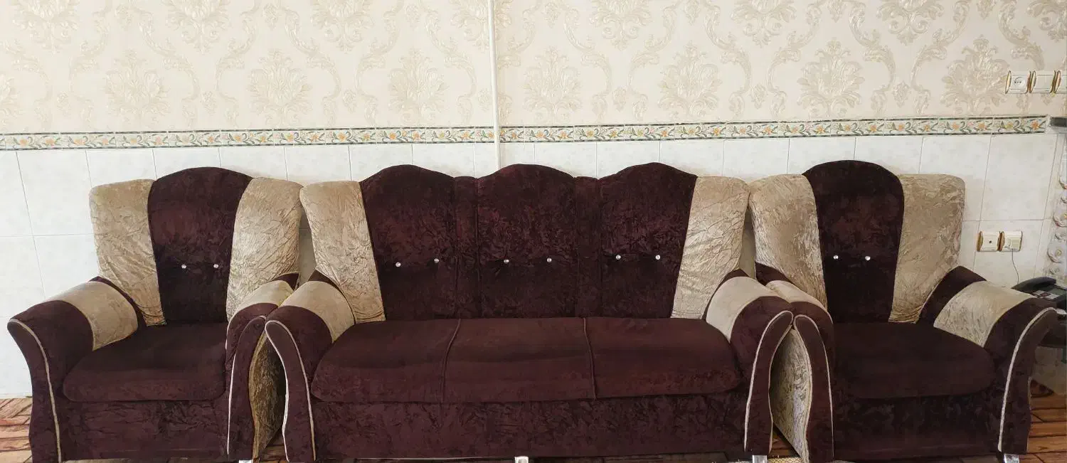 مبل راحتی پنج نفره شیک وتمیز|مبلمان خانگی و میز عسلی|کبودرآهنگ, |دیوار