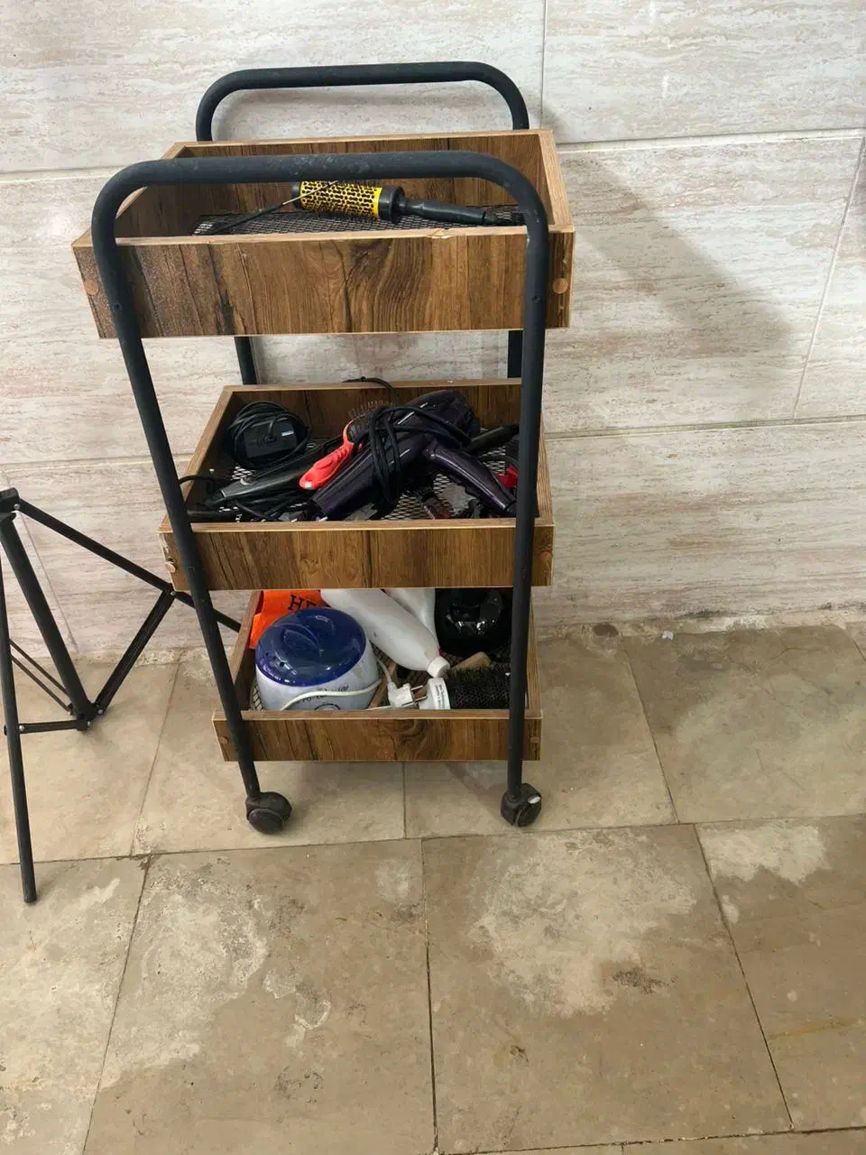 وسایل آرایشگاهی|مبلمان خانگی و میز عسلی|چهارباغ, |دیوار