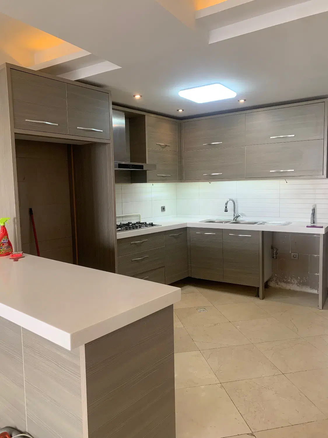 ۱۰۵ متر دارآباد/لابی / پارکینگ آسانسور / خوش نقشه