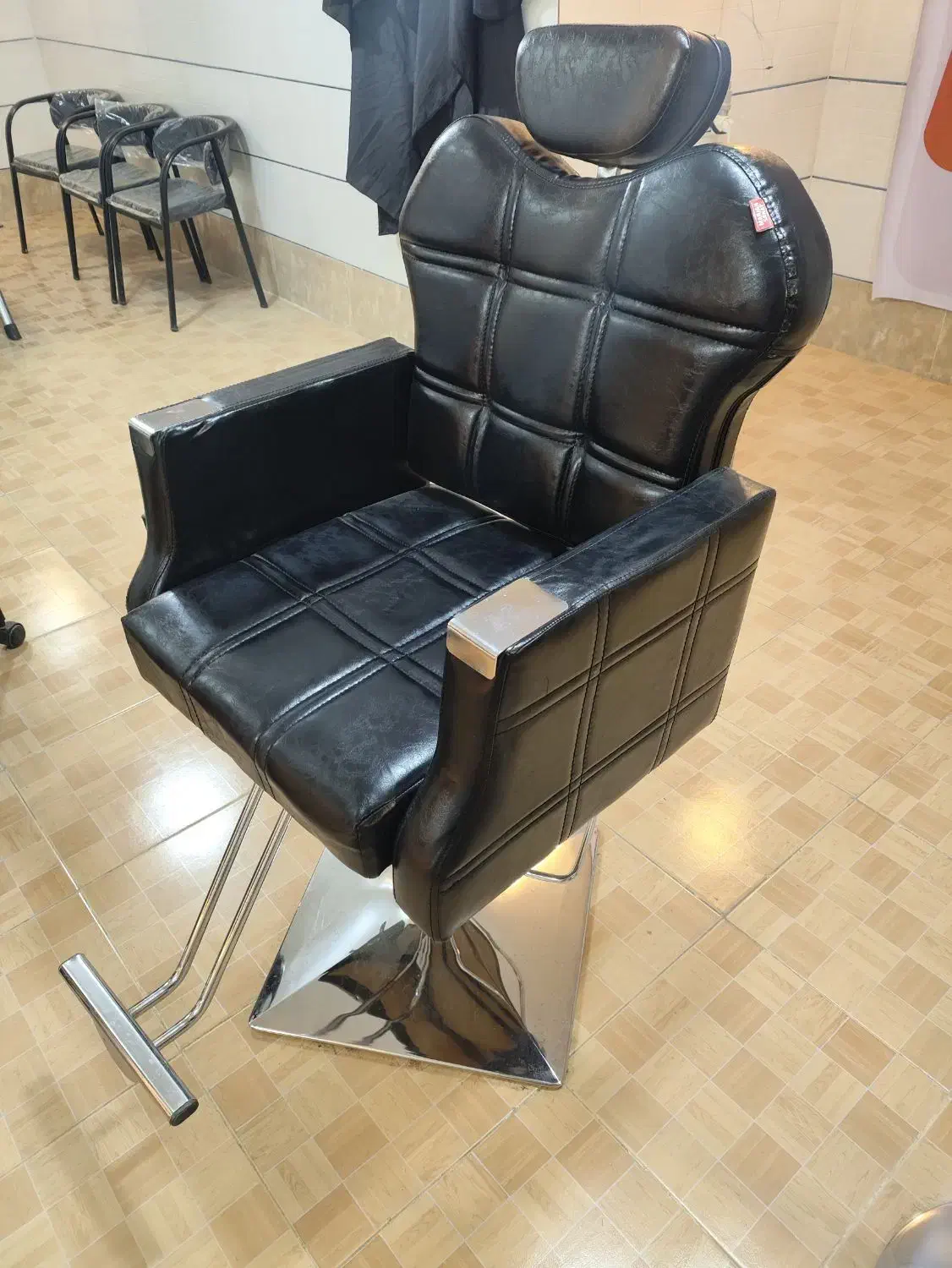 صندلی آرایشگاه مردانه و سرشور|آرایشگاه و سالن‌های زیبایی|داران, |دیوار