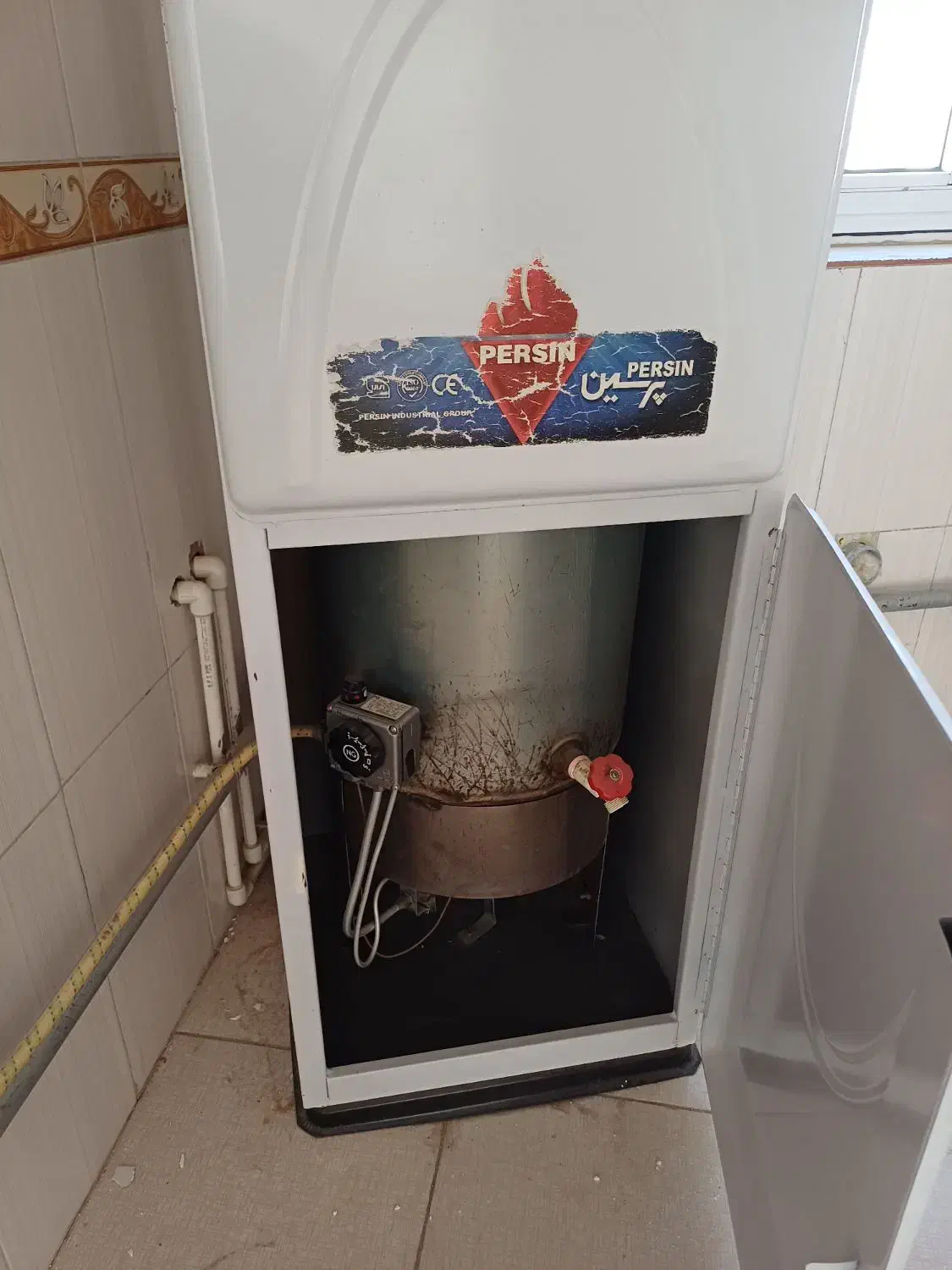 ابگرمکن زمینی در حد نو سالم|آبگرمکن، پکیج، شوفاژ|میاندوآب, |دیوار