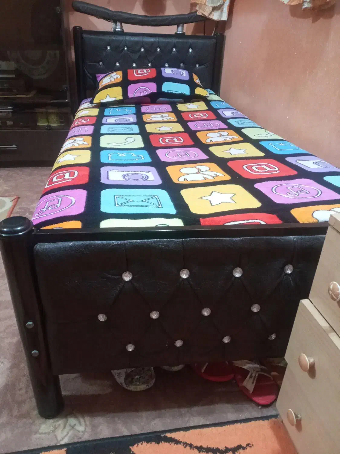 تخت یکنفره چرم شیک درحد نو|تخت و سرویس خواب|اهواز, سپیدار|دیوار