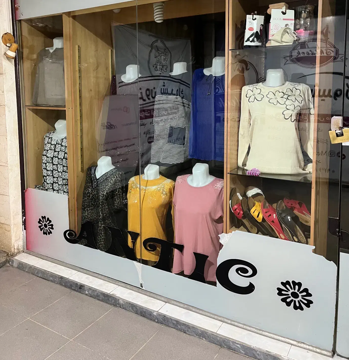 ویترین میز کار میز پیشخوان|فروشگاه و مغازه|لنگرود, |دیوار