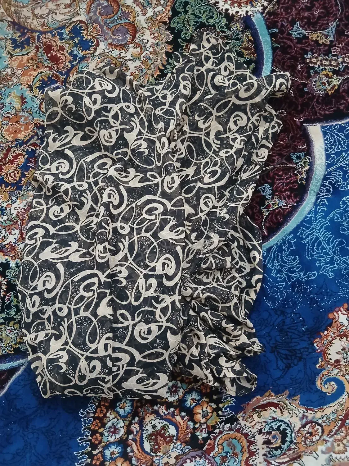 دوتا چادرساده|لباس|قم, شهر قائم|دیوار