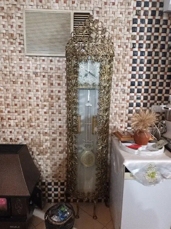 ساعت  منزل برنزی ایستاده|ساعت|سلمان‌شهر, |دیوار