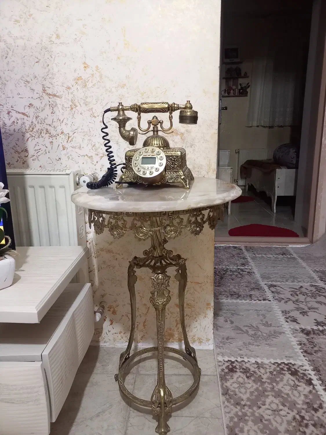 میز و تلفن برنز|مبلمان خانگی و میز عسلی|اردبیل, |دیوار