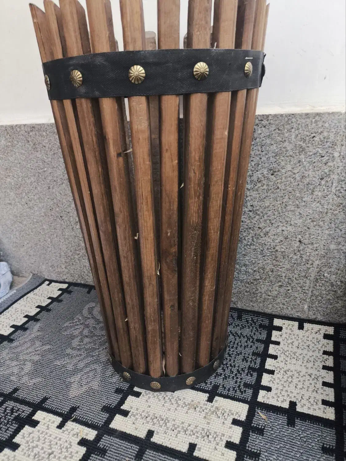 گلدان چوبی|گل مصنوعی|قائن, |دیوار