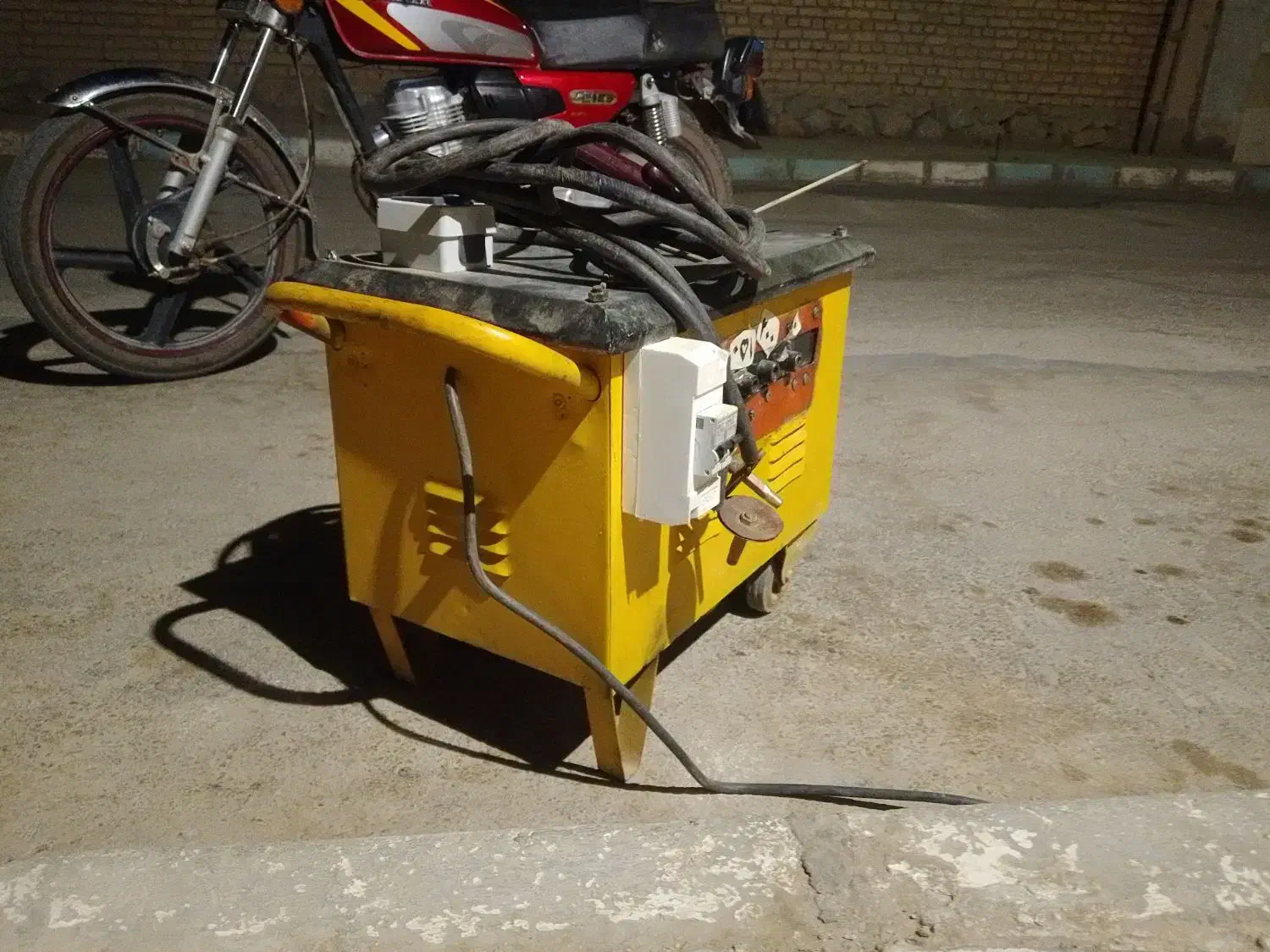 دستگاه  جوش  چرخ دار|ابزارآلات|اژیه, |دیوار