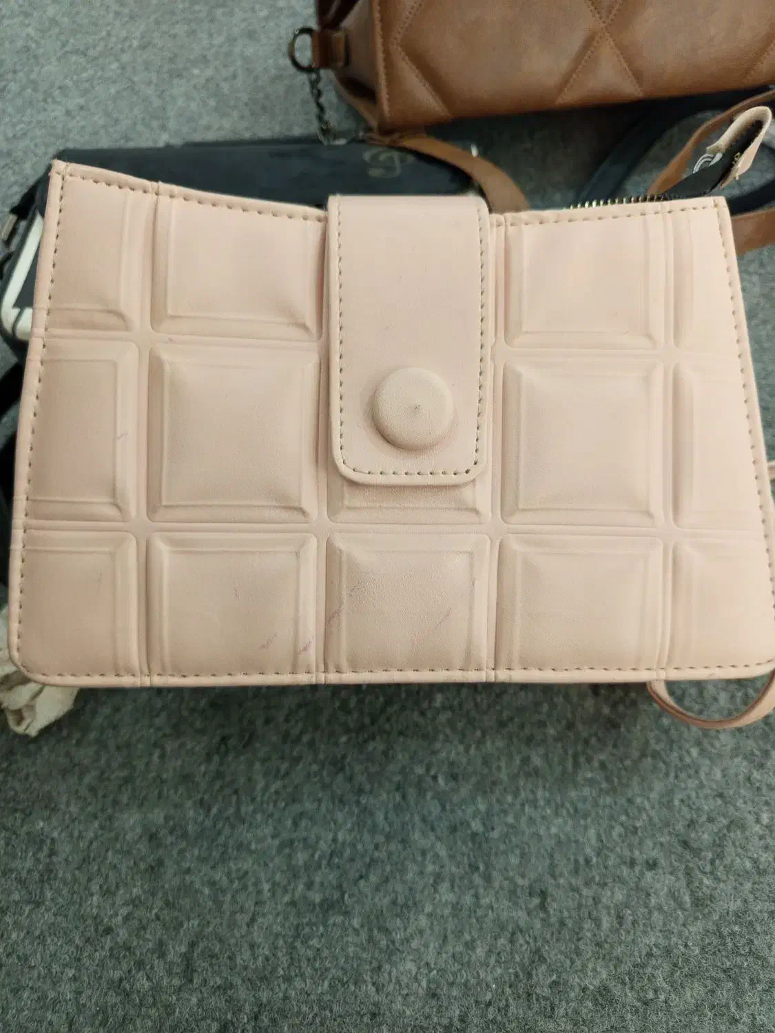 کیف|کیف، کفش، کمربند|قم, باغ کرباسی|دیوار