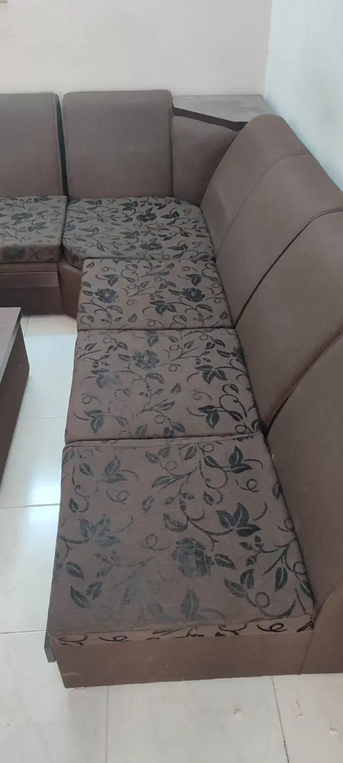 مبلمان و میز دکوری در حد نو و سالم|مبلمان خانگی و میز عسلی|اراک, |دیوار