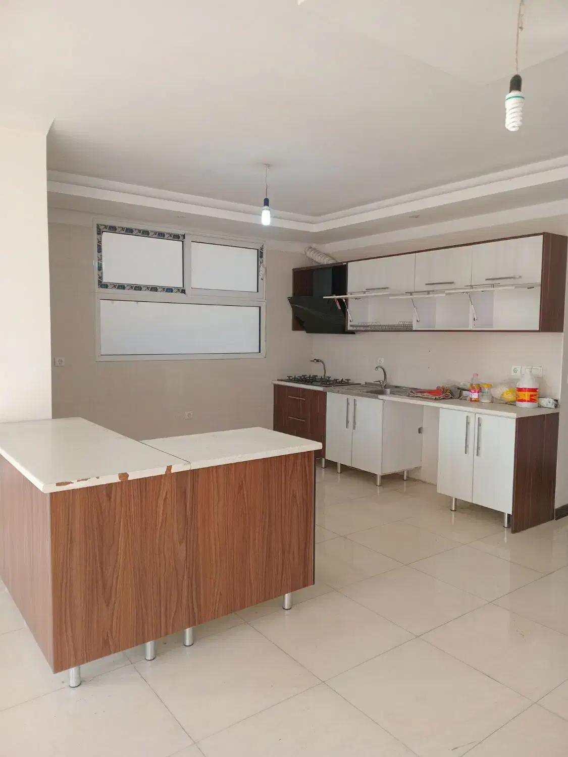 بهار  ۹۰ متر  نوساز مختص خونه اولیها وزیبا پسندان