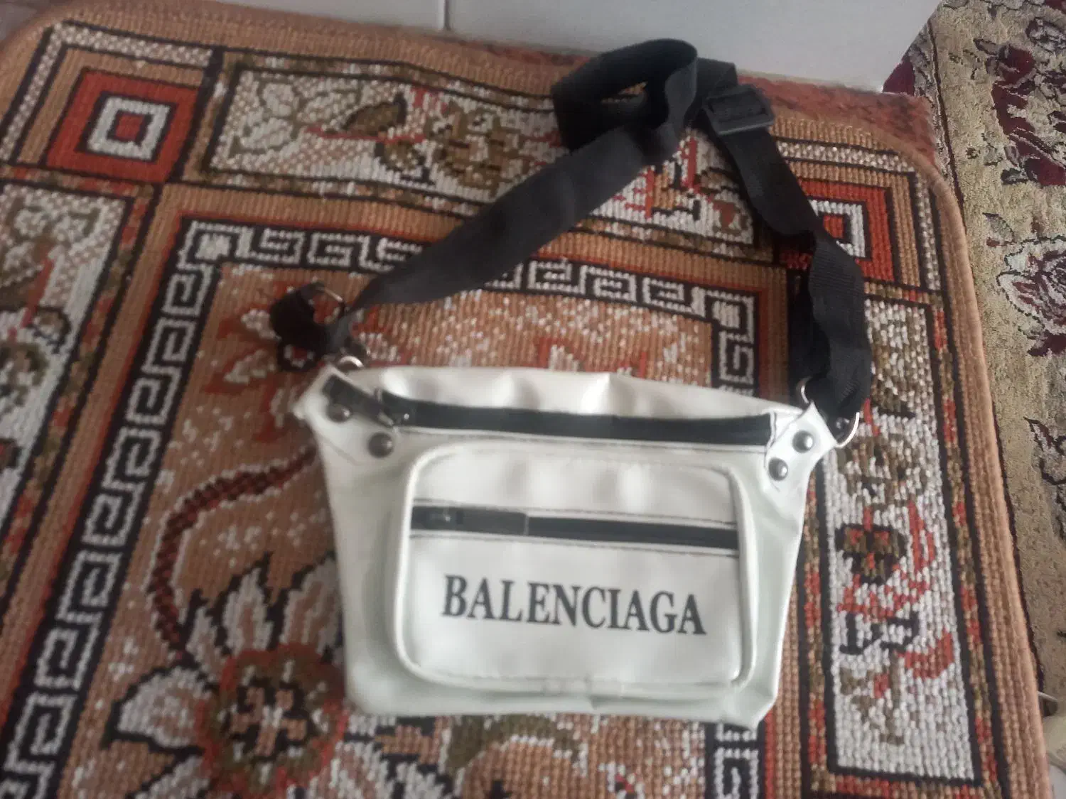 تعدادی کیف درحد نو|کیف، کفش، کمربند|نهاوند, |دیوار