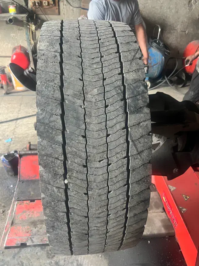 لاستیک ۳۱۵و ۳۸۵ میشلن اج ۷۰|قطعات یدکی و لوازم جانبی|اهواز, اهواز|دیوار