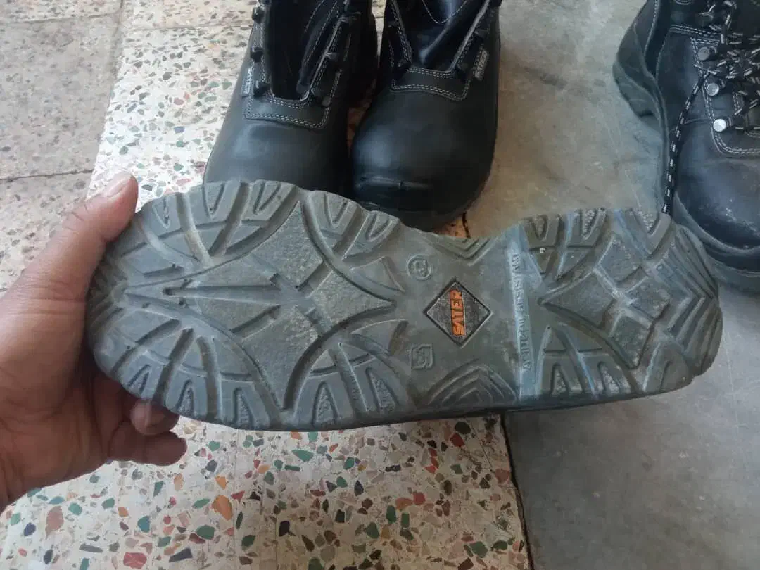 کفش ایمنی|کیف، کفش، کمربند|دزفول, |دیوار