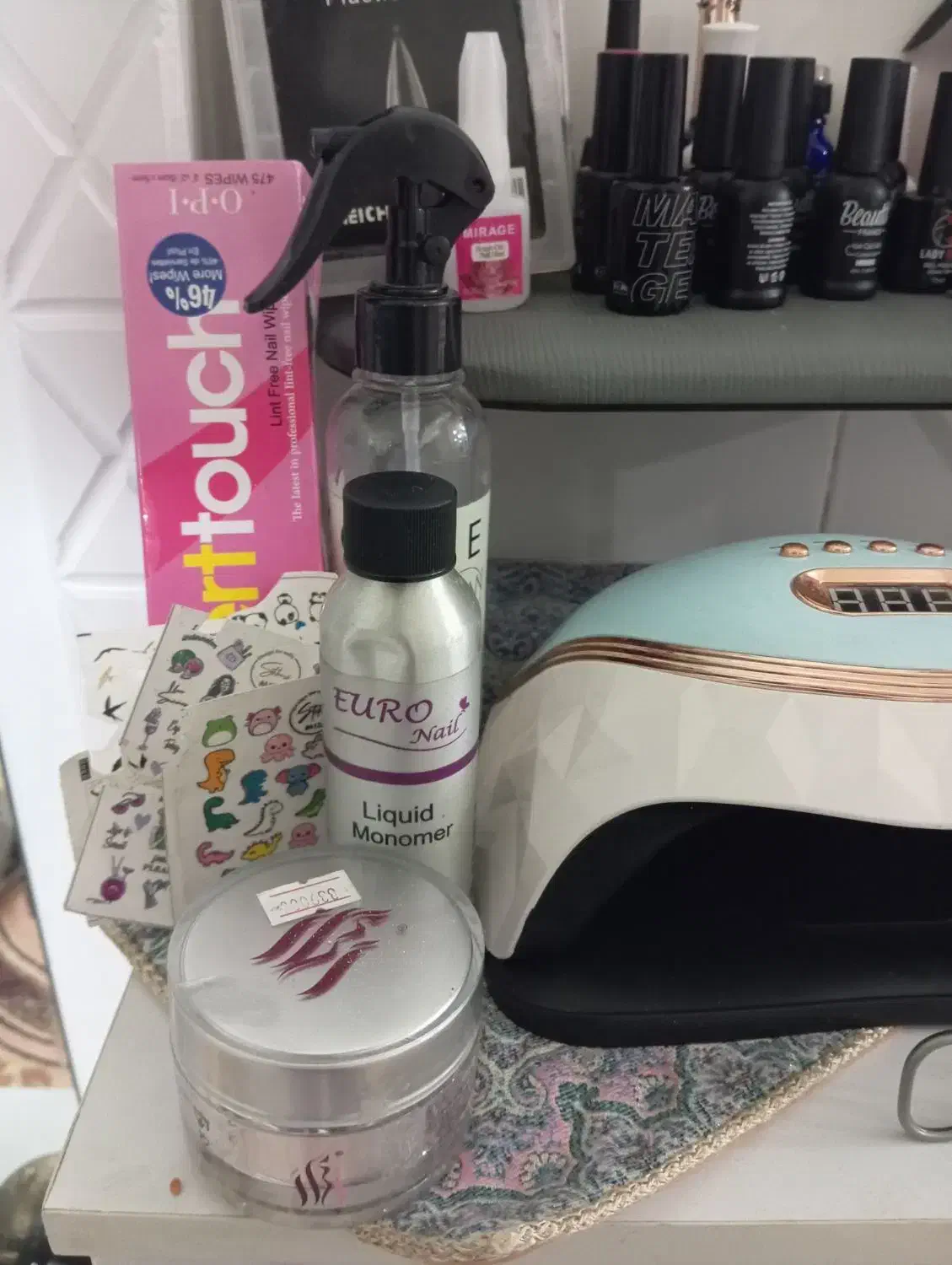 وسایل کاشت ناخن درحد نو|آرایشگاه و سالن‌های زیبایی|یزد, |دیوار