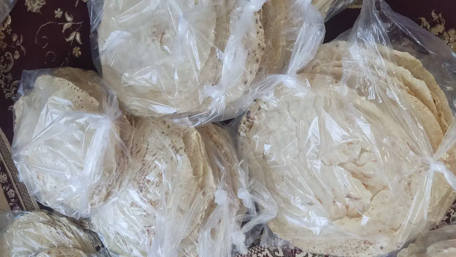 نان تیری محلی|خوردنی و آشامیدنی|شیراز, فرودگاه شهید دستغیب شیراز|دیوار