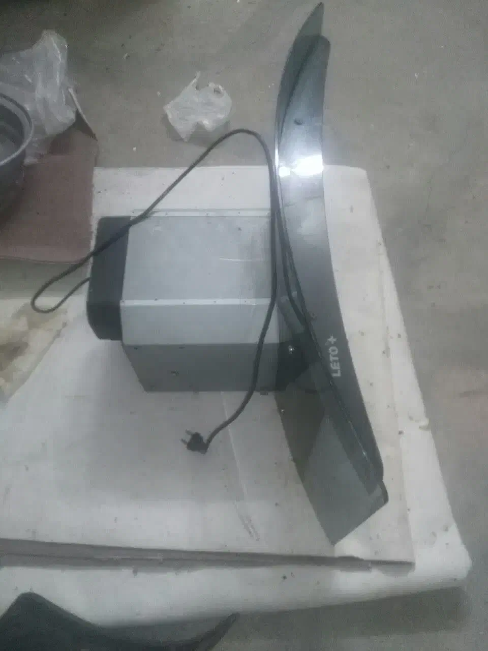 هود لتو اسپانیایی|هود|بیرجند, |دیوار