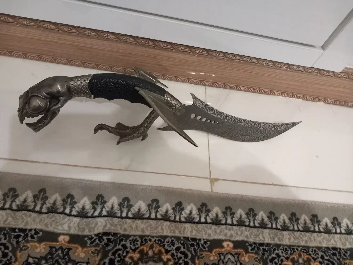چاقو دسته اژدها|کلکسیون اشیاء عتیقه|گنبد کاووس, |دیوار
