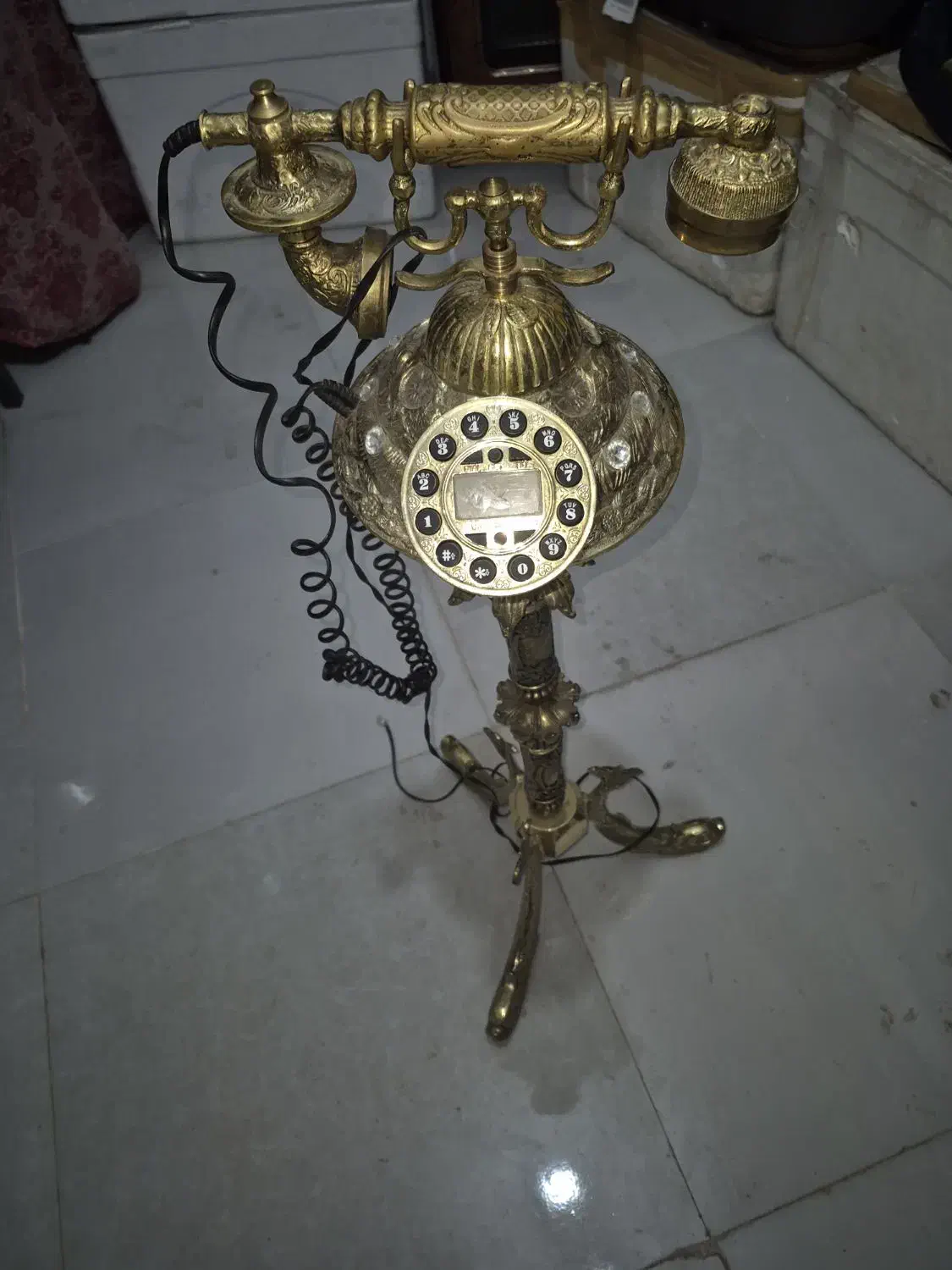 تلفن برنزی|تلفن رومیزی|بهار, |دیوار