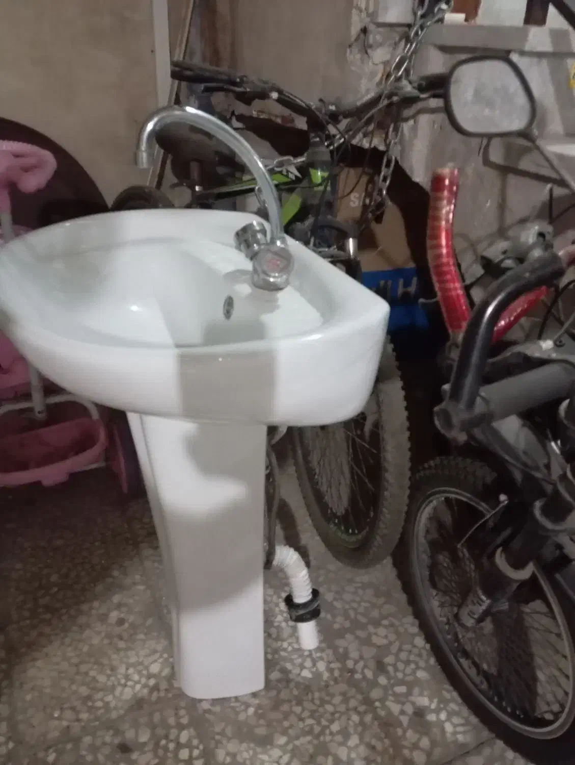 روشویی ، کارکرده با شیر|لوازم سرویس بهداشتی|بومهن, |دیوار