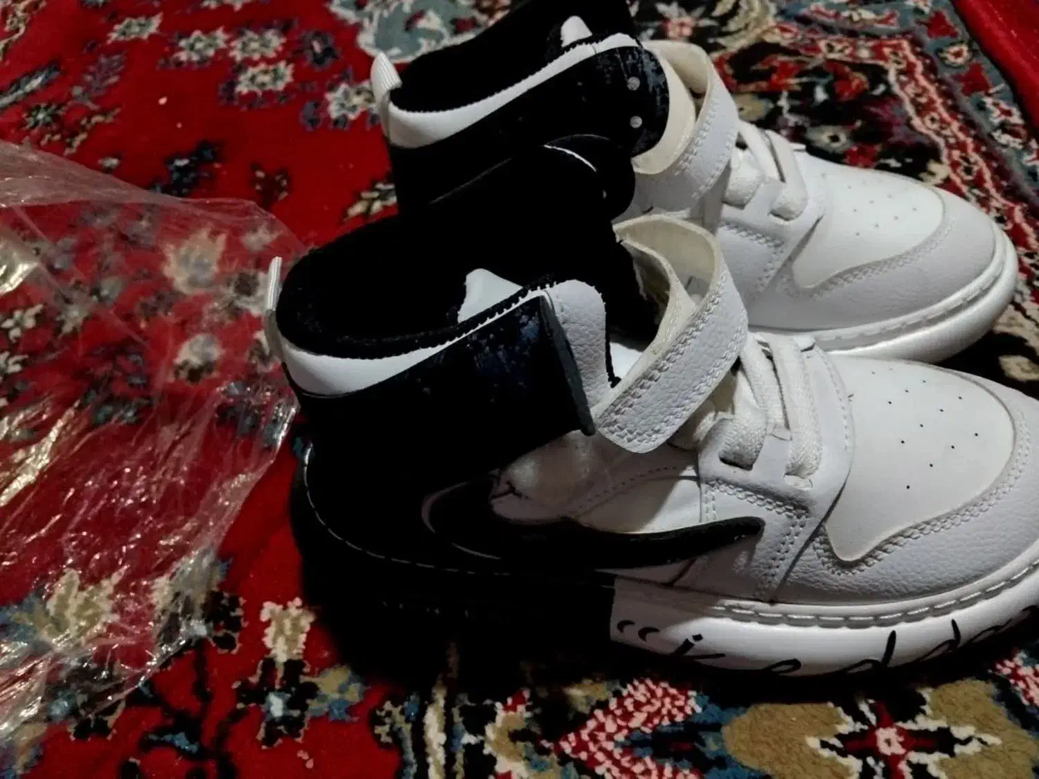 کتونی|کیف، کفش، کمربند|قم, چهار مردان|دیوار