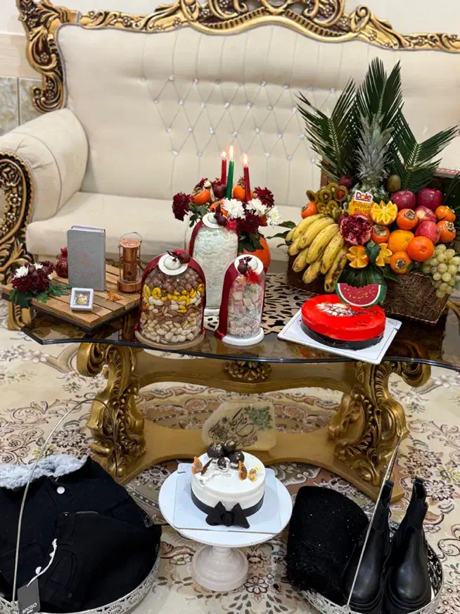 مبل کرم همراه با میز و دوتاعسلی|مبلمان خانگی و میز عسلی|شهرکرد, |دیوار