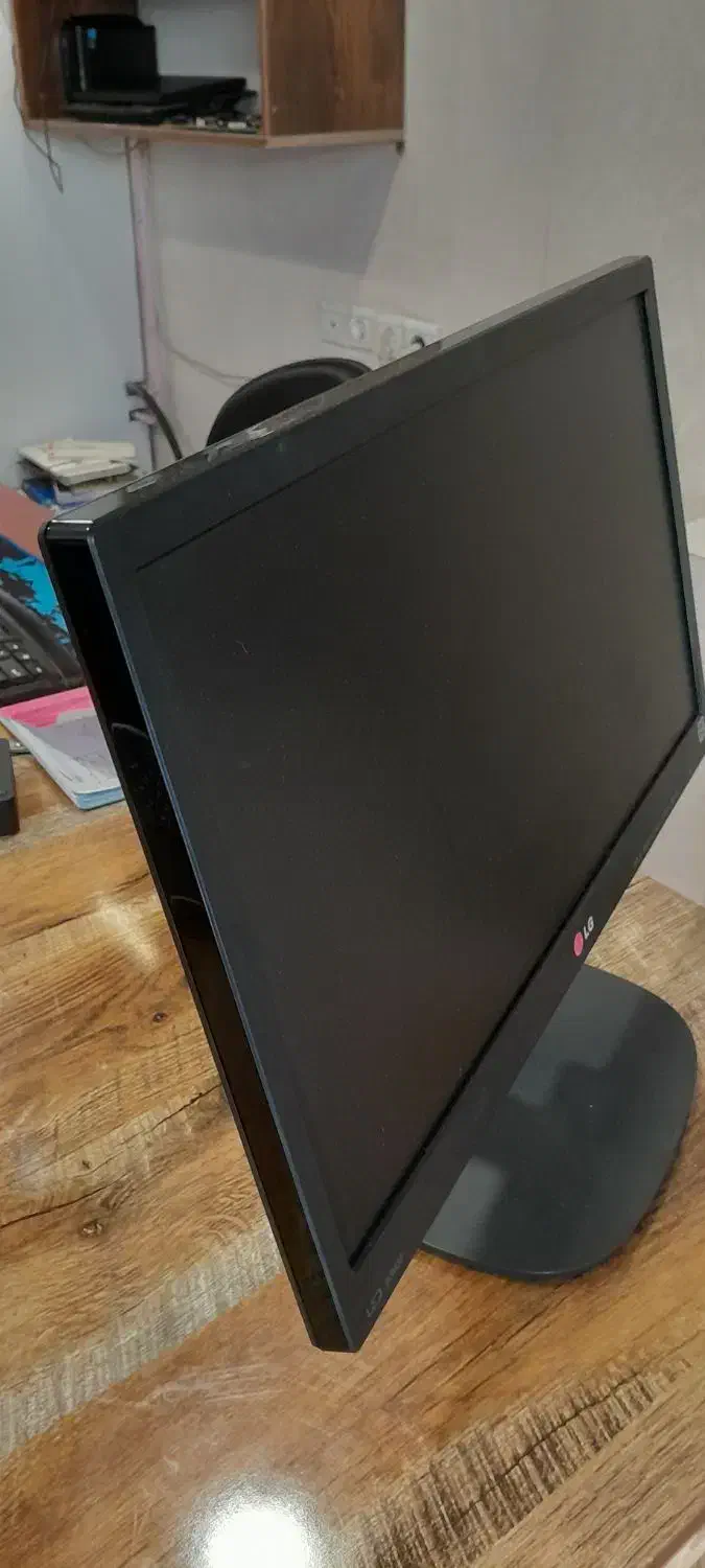 مانیتور الجی تمیز کم کار|قطعات و لوازم جانبی رایانه|مشهد, شهرآرا|دیوار