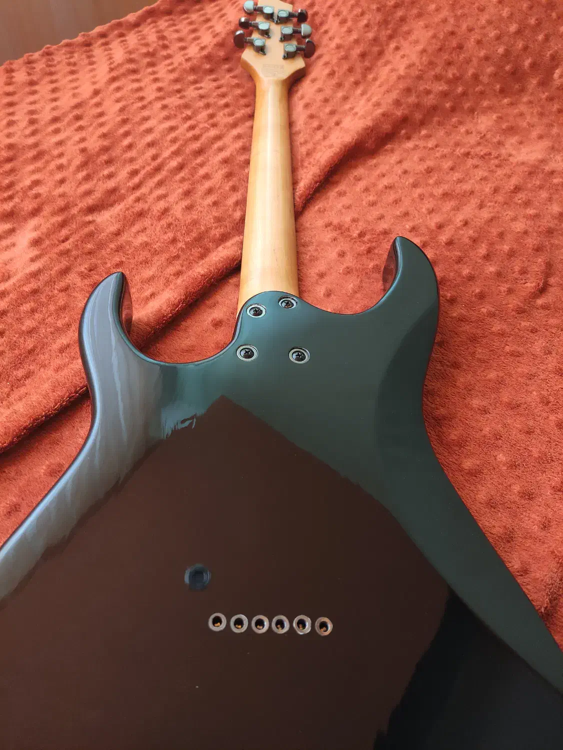 گیتار الکتریک Schecter|گیتار، بیس، امپلیفایر|تبریز, |دیوار