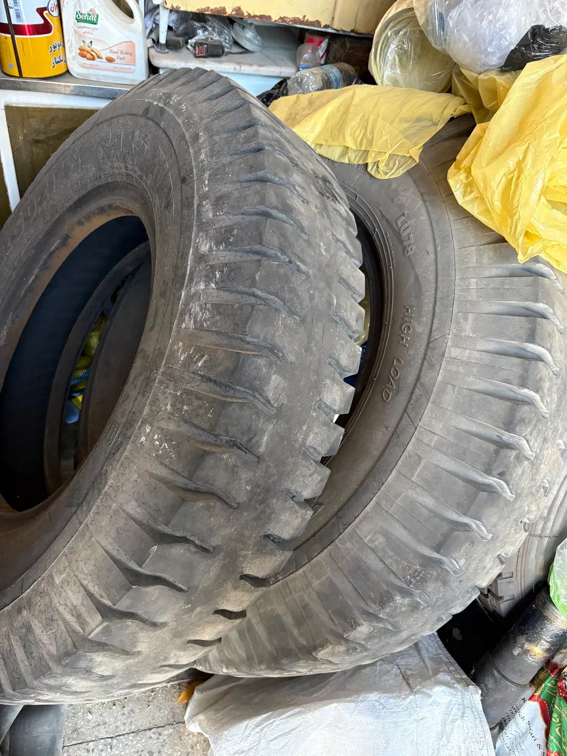 یک جفت لاستیک پیروزی ۱۲/۲۴|قطعات یدکی و لوازم جانبی|ساوه, |دیوار