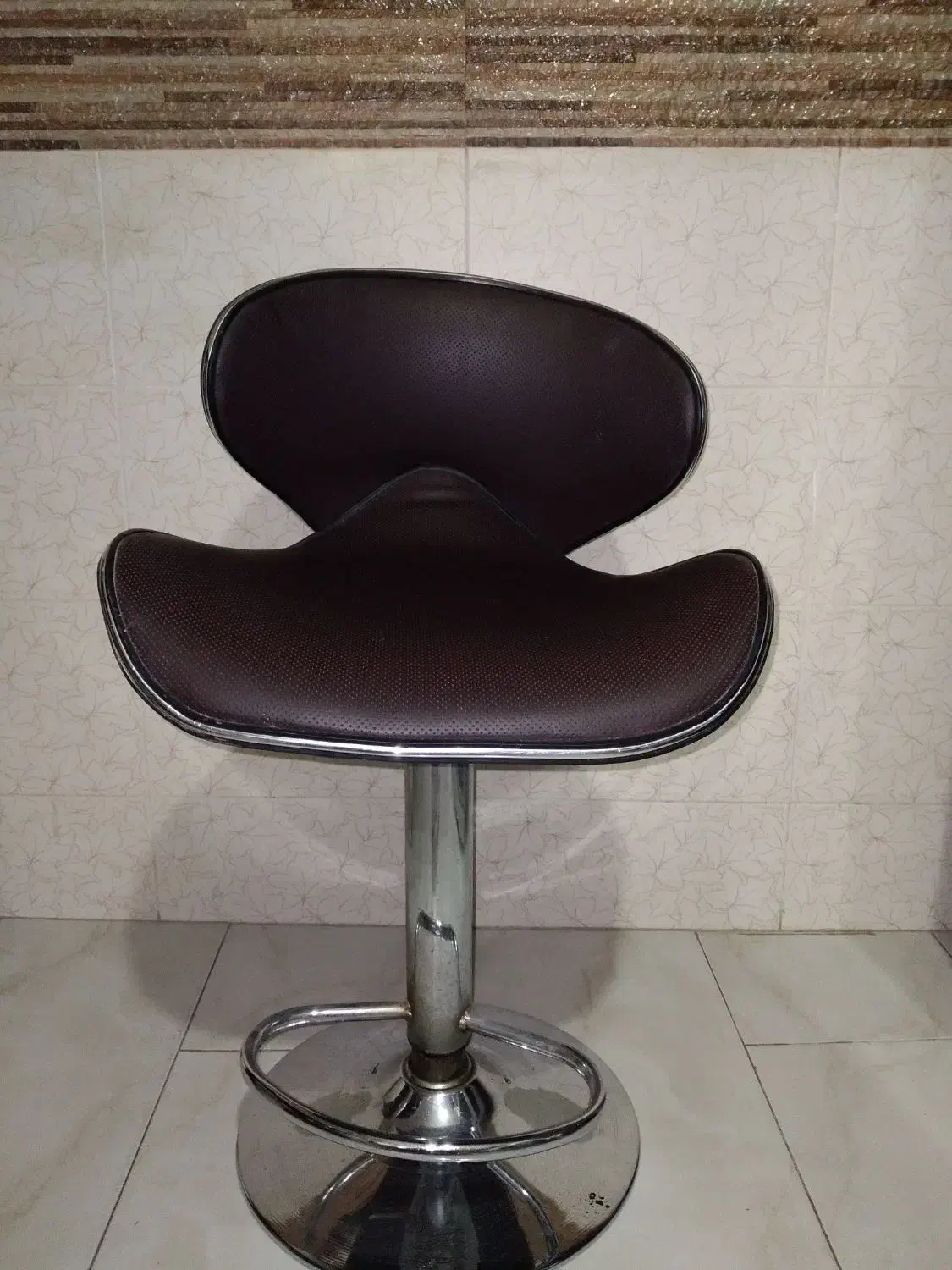 صندلی|صندلی و نیمکت|رشت, حومه رشت|دیوار