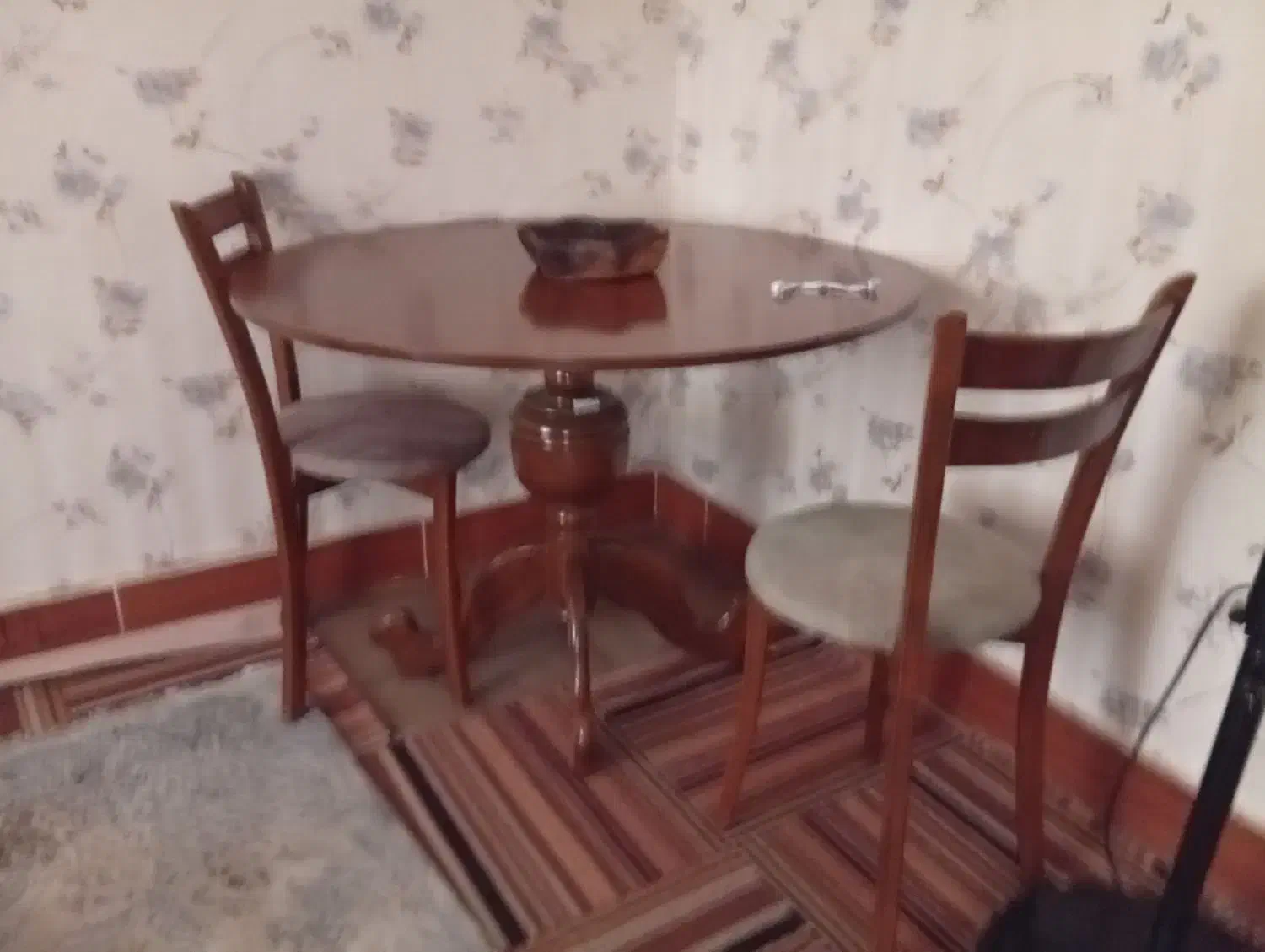 یک عدد میز ناهار خوری|میز و صندلی غذاخوری|آزادشهر, |دیوار