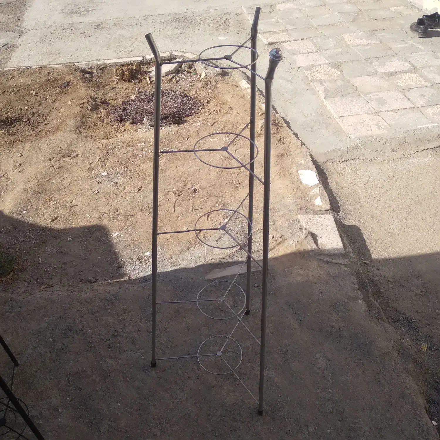 پایه قابلمه|آب‌چکان و نظم‌دهنده ظروف|تربت جام, تیپ ۳۸ زرهی تربت جام|دیوار