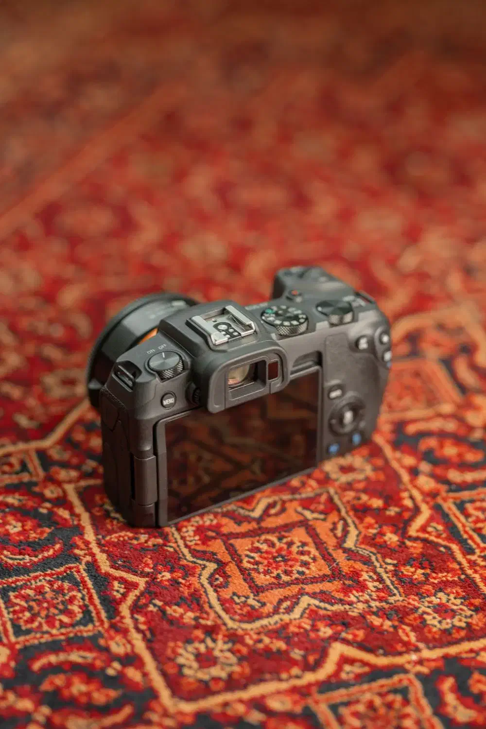 Canon RP دوربین عکاسی کنون کانن بهمراه تجهیزات|دوربین عکاسی و فیلم‌برداری|سمنان, |دیوار