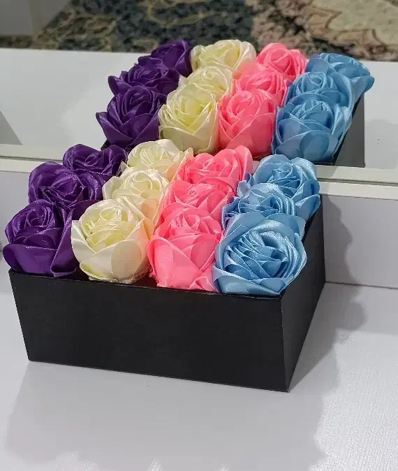 گل روبانی|گل مصنوعی|هشتگرد, شهرک بعثت|دیوار