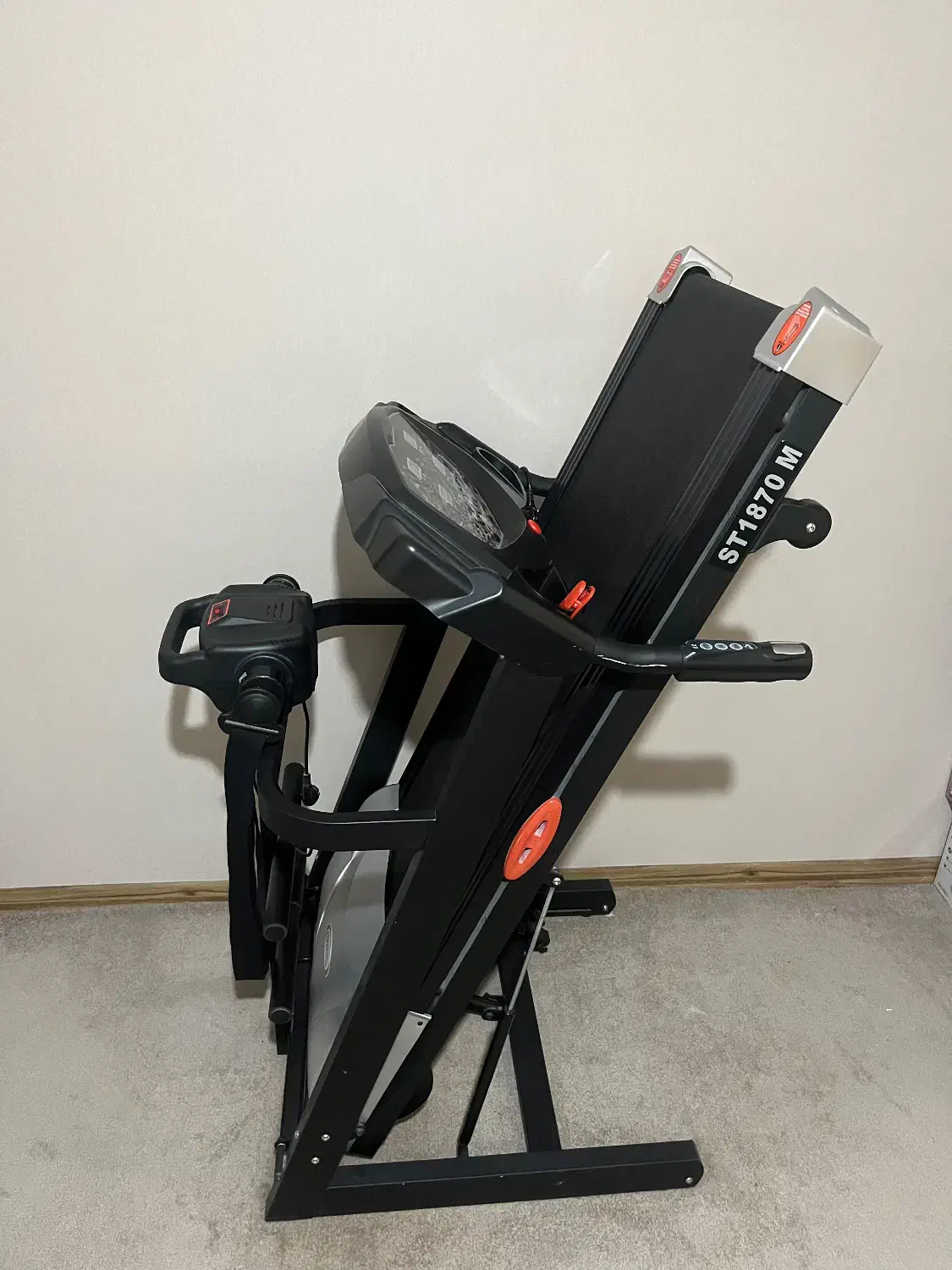 تردمیل باشگاهی با تخمل وزن ۱۲۰کیلو گرم|تجهیزات ورزشی|دماوند, گیلاوند|دیوار