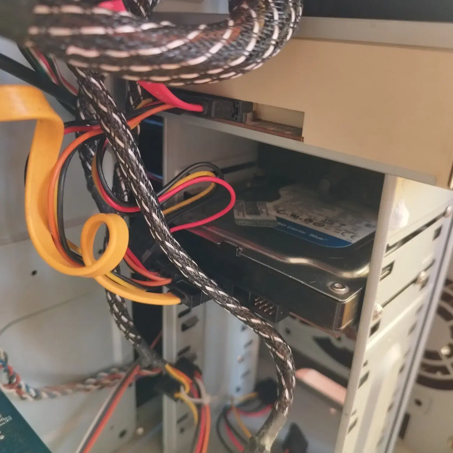 کیس core i 7 هشت هسته‌ای رم ۸ گرافیک ۲ گیگ ddr5|رایانه رومیزی|رشت, استقامت ۱|دیوار